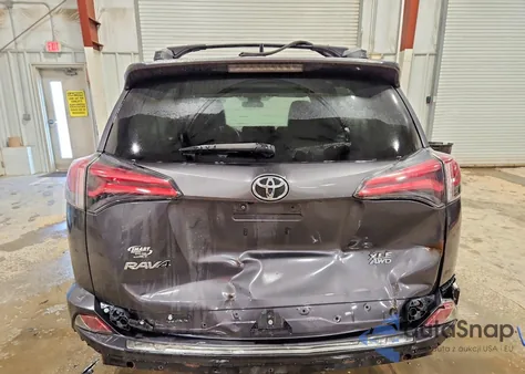 2017 Toyota Rav4 Xle z USA, uszkodzony, nr VIN JTMRFREV0HJ168774